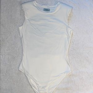 WHITE SLEEVELESS SHOULDER PAD BODYSUIT